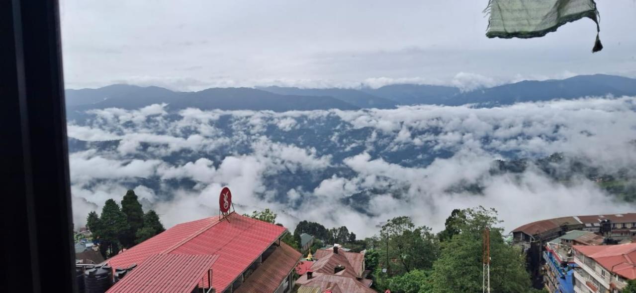 Monratino Himadrie -2 Mins Walk From Mall Road - All Rooms Have Kanchenjunga Mountain View Darjeeling (West Bengal) Exterior foto