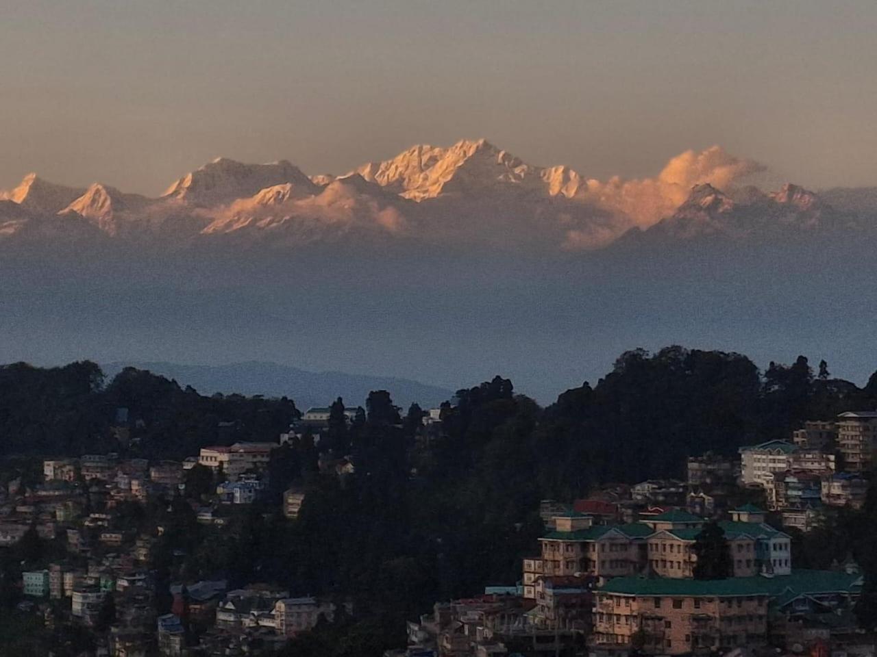 Monratino Himadrie -2 Mins Walk From Mall Road - All Rooms Have Kanchenjunga Mountain View Darjeeling (West Bengal) Exterior foto